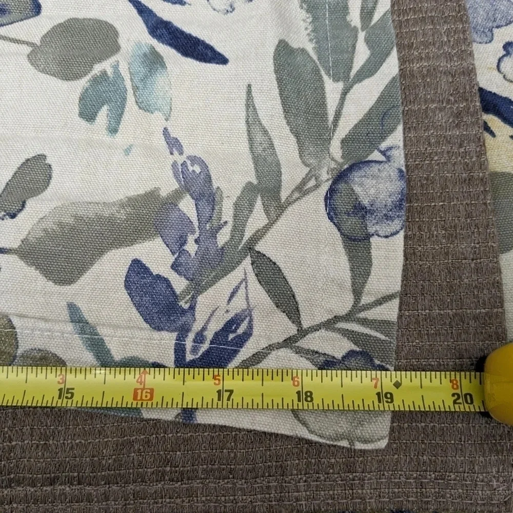 Tablecloth and napkins